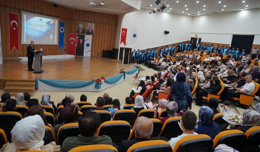Batman Üniversitesi’nde Gurur Töreni: Genç Hemşireler Meslek Yemini Etti