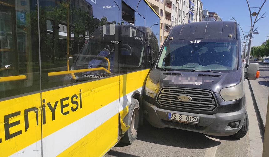 Batman’da Otobüs ile Minibüs Çarpıştı