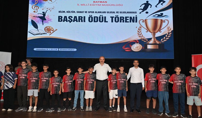 Batman'ın Gurur Günü: 220 Başarılı Öğrenciye Vali Canalp'ten Ödül