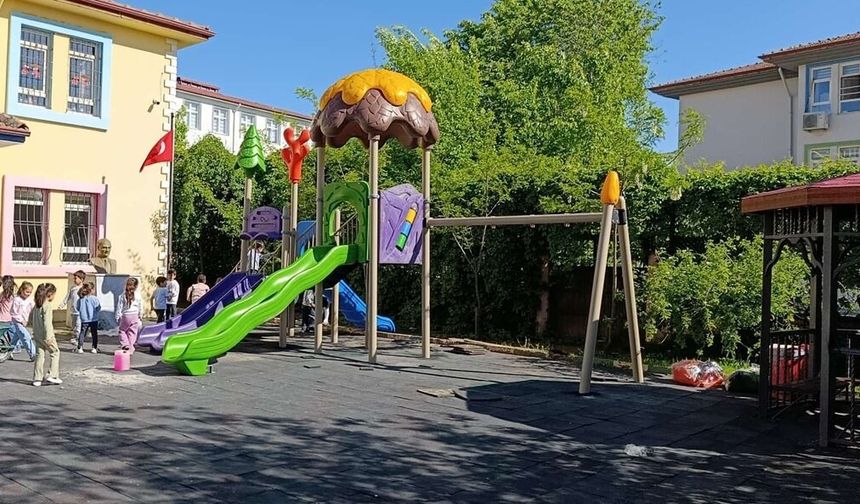Çocuklar Yeni Oyun Alanlarıyla Buluşuyor