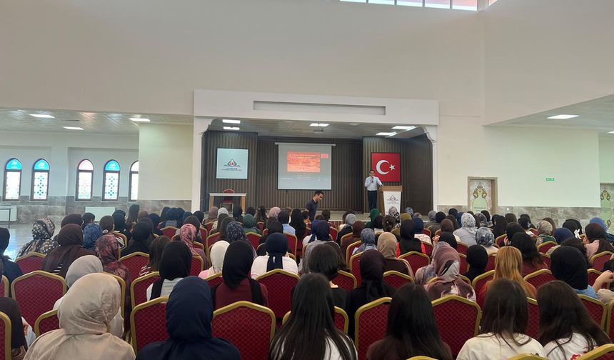 Dünya Çapındaki Bilim İnsanı Batmanlı Öğrencilerle Buluştu