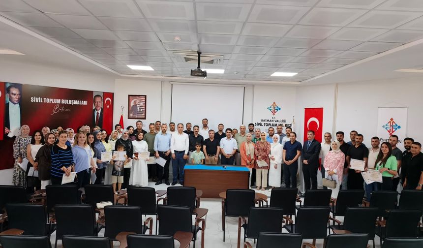 İşaret Dili Eğitimini Tamamlayan Personel Sertifikalarını