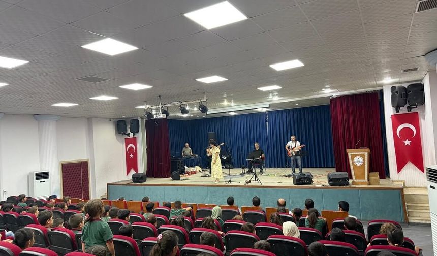 Karnesini Alan Çocuklar Müziğe Koştu: Kozluk’ta Coşku Dolu Çocuk Konseri
