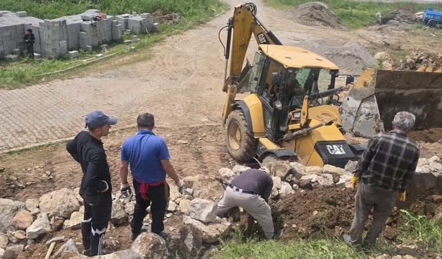 Kozluk’ta Yol, Altyapı ve Tarla Yollarında Yoğun Mesai