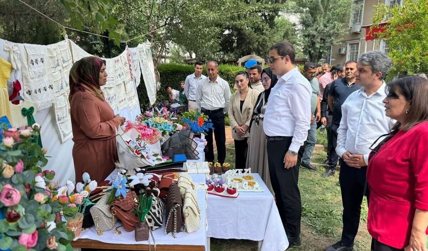 Sasonlu Kadınların El Emeği Göz Nuru Eserleri Görücüye Çıktı