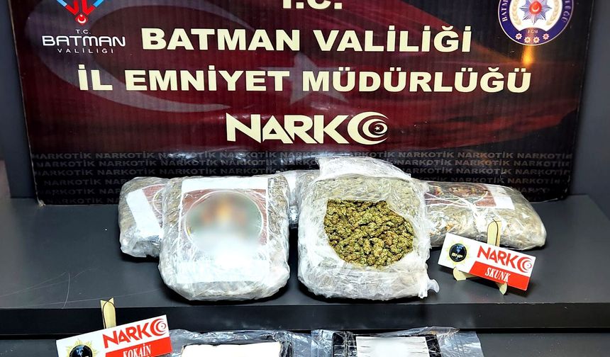 Tır Dorsesinde 2 Kilo Kokain ve 11 Kilo Skunk Ele Geçirildi