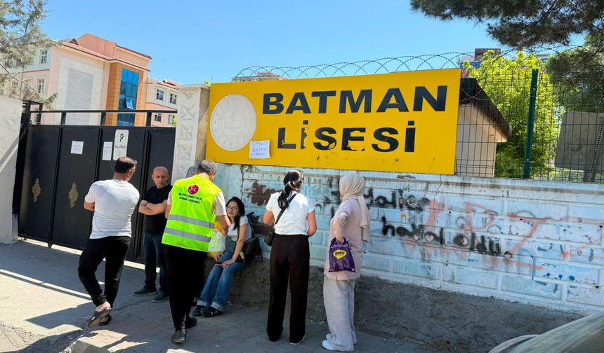 YKS Heyecanında Anlamlı Destek: MHP Batman Teşkilatı Velilerin Yanında