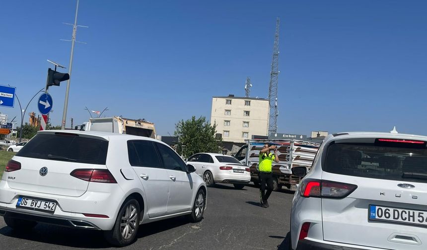 YKS Öncesi Trafikte Seferberlik: Ekipler Yoğunluğu Önleyerek Adaylara Nefes Aldırdı