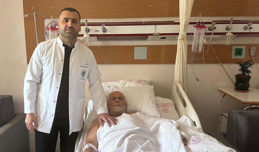 Ağaçtan Düştü, Hayata Batman'da Tutundu