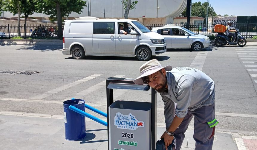 Batman'da Diyarbakır Caddesi'ne 106 Yeni Çöp Kovası