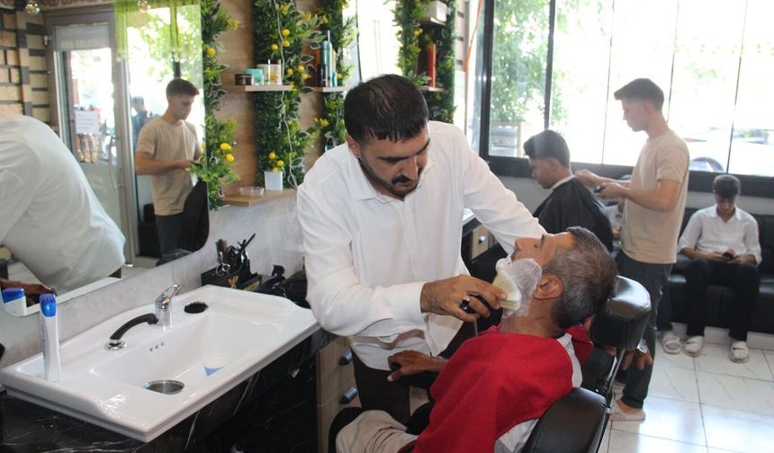 Batman'da Gönüllere Dokunan Berber: Engellilere Tüm Bakım Hizmetleri Ücretsiz