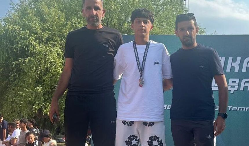 Batmanlı Efe İlter, Atletizmde Türkiye İkincisi Oldu