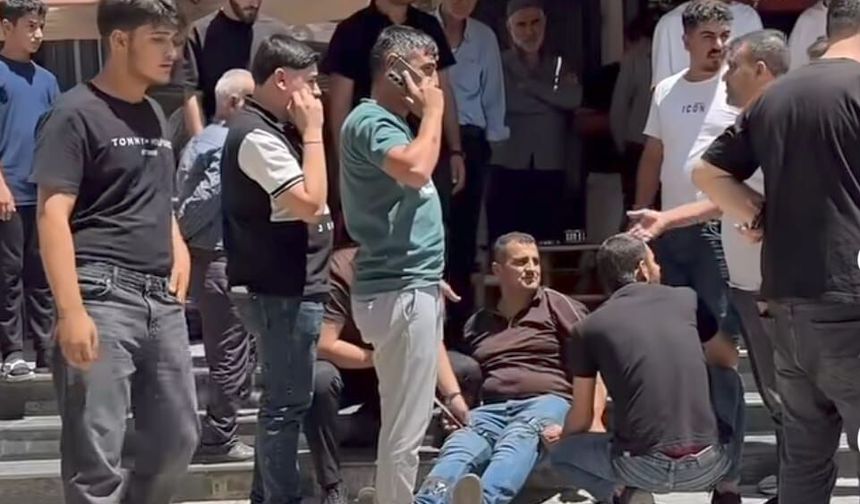 Çay İçerken İki Ayağından Vuruldu