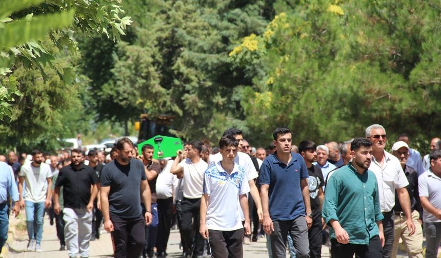 Direk Ailesinden 3 İsim Son Yolculuğuna Uğurlandı