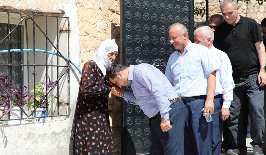 Hasankeyf'te Köy Çıkarması: Şehit Ailelerini Ziyaret Etti