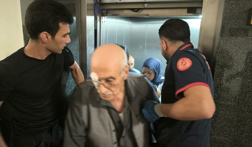 Hastanede Asansör Paniği! Vatandaşlar mahsur kaldı