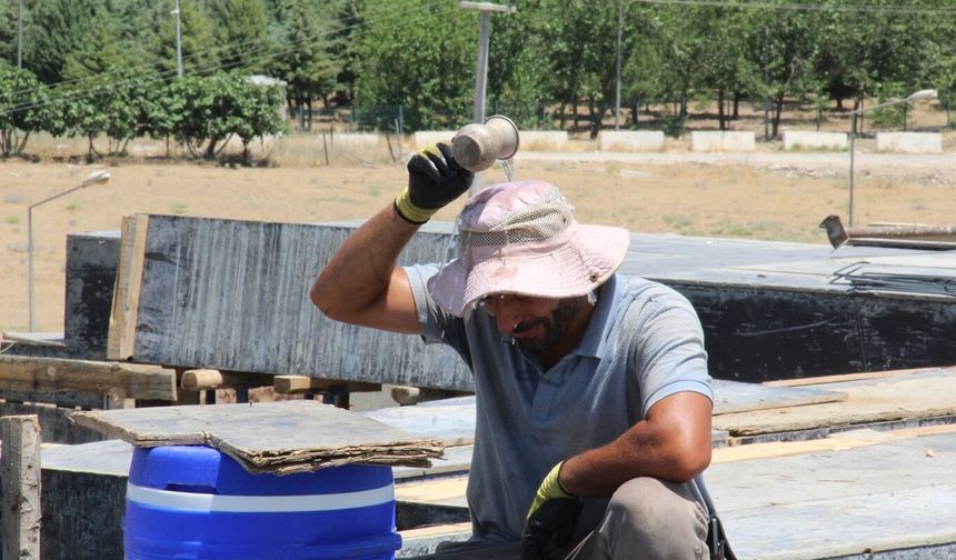 İnşaat Ustaları: "Sıcaktan Değil, İhmallerden Korkuyoruz"