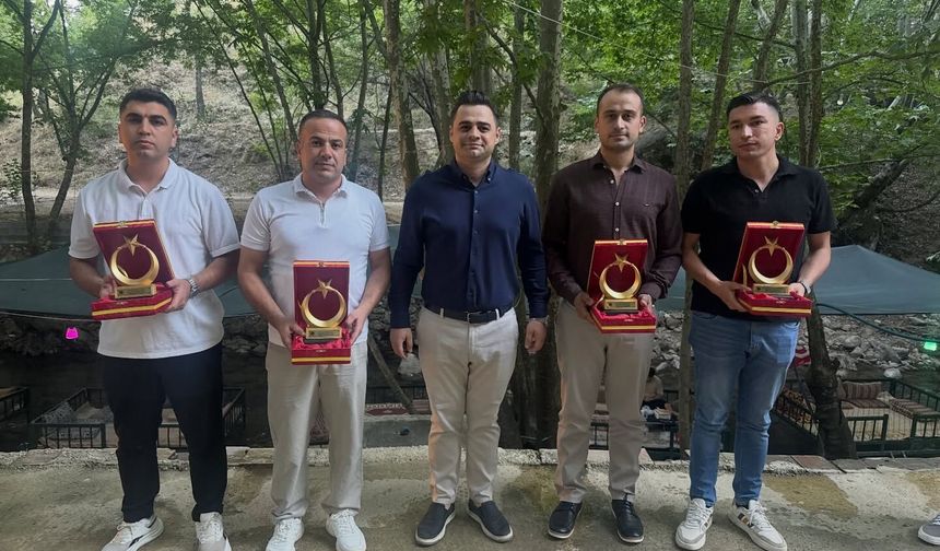 Tayini Çıkan Jandarma Personeline Plaket Takdim Edildi