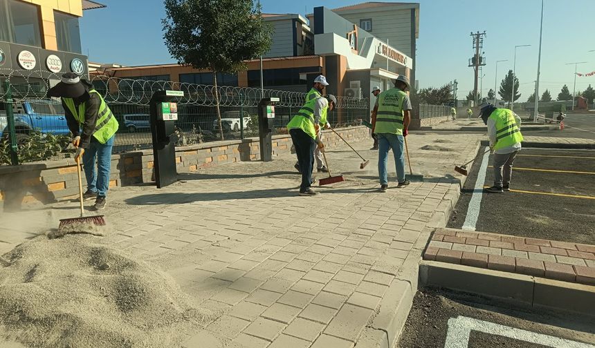 Temizlik Ekipleri Kentin Dört Bir Yanında Sahada