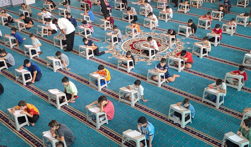 150 Öğrenci Bilgi Yarışında Ter Döktü! Dereceye Girenlere Bisiklet Ödülü