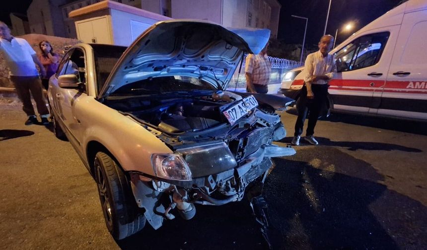 Araçlarda Sıkışan 2 Yaralı İtfaiye Tarafından Kurtarıldı