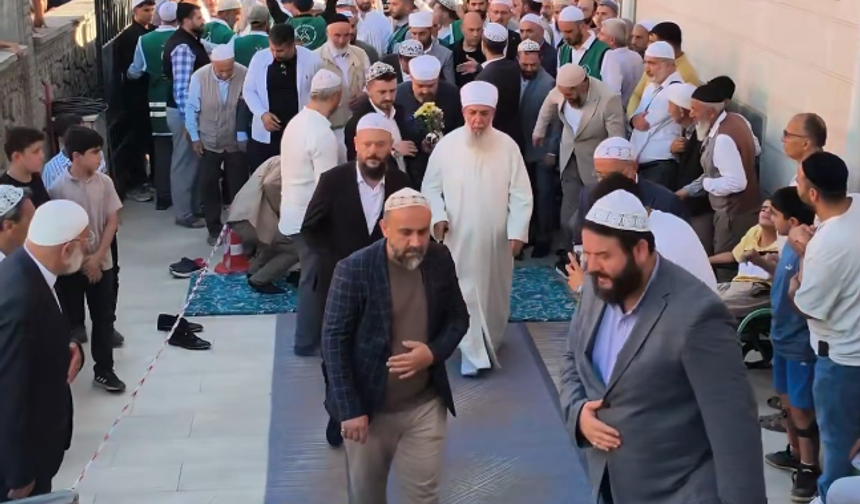 Batman’da izdiham yapan ziyaret: Menzil liderine sevgi seli!