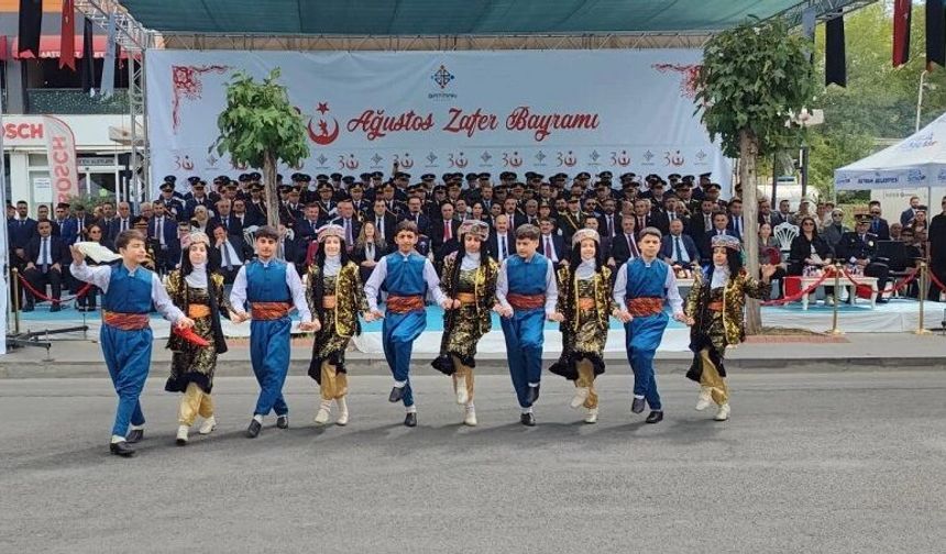 Batman’da Zafer Coşkusu: 104 Yıllık Gurur Törenlerle Yaşatıldı