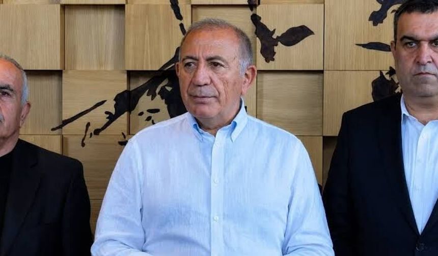 Gürsel Tekin Görevden Alındı mı? CHP İstanbul İl Başkanlığı’nda Neler Oluyor? Paralı Figüran Skandalı Doğru mu?