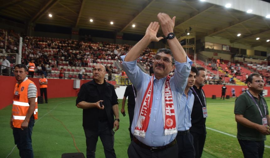 Nasıroğlu Taraftarı Selamladı, Tribünler Alkışlarla Karşılık Verdi