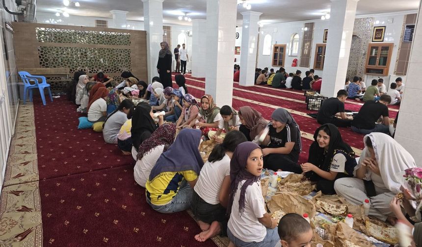 Sosyal Medyada Başlayan Çağrı Lahmacun Sofrasına Dönüştü!