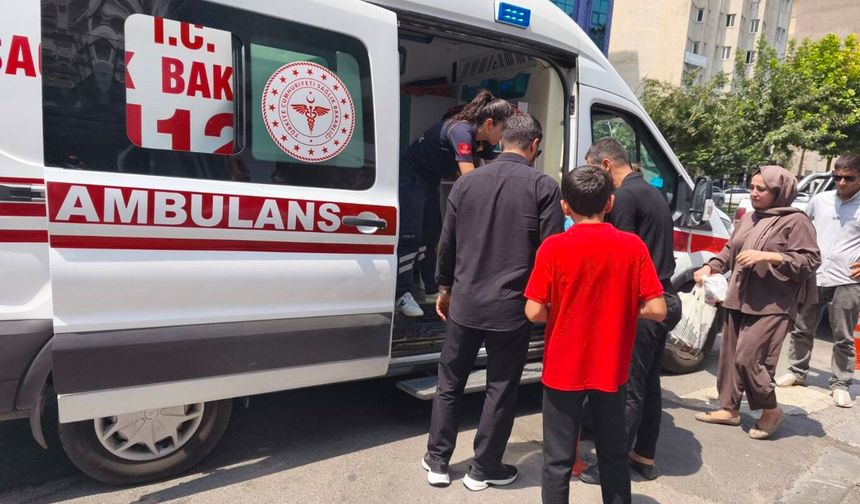 Yolun Karşı Tarafına Geçmeye Çalışan Yayaya Araç Çarptı