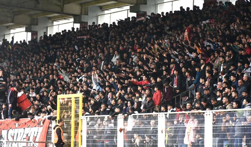 Batman'da Dev Derbi Çılgınlığı: Gişeler Alev Aldı, Koltuklar Dakikalar İçinde Eridi!