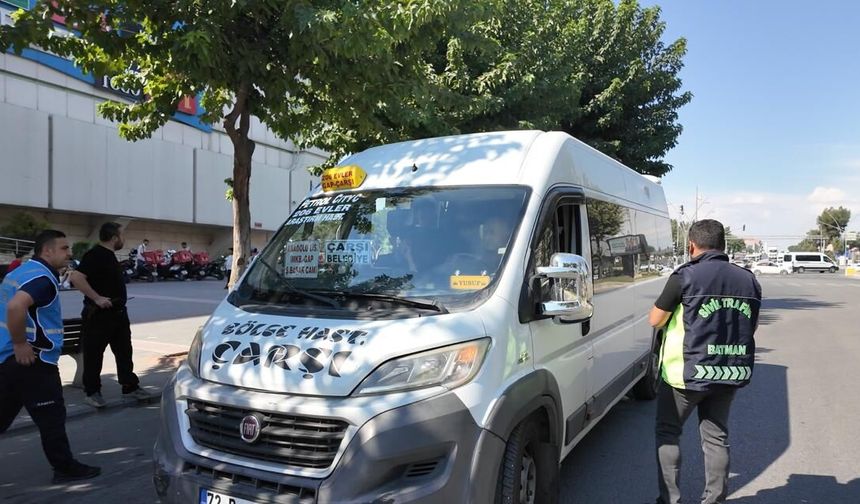 Batman’da Dolmuşlara Sıkı Denetim: 15 Araca İşlem Yapıldı