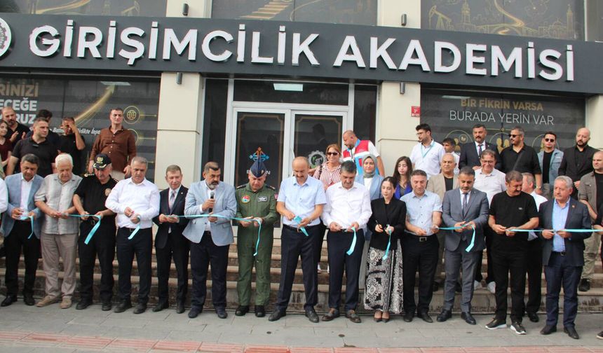 Batman’da Girişimcilik Akademisi hizmete açıldı