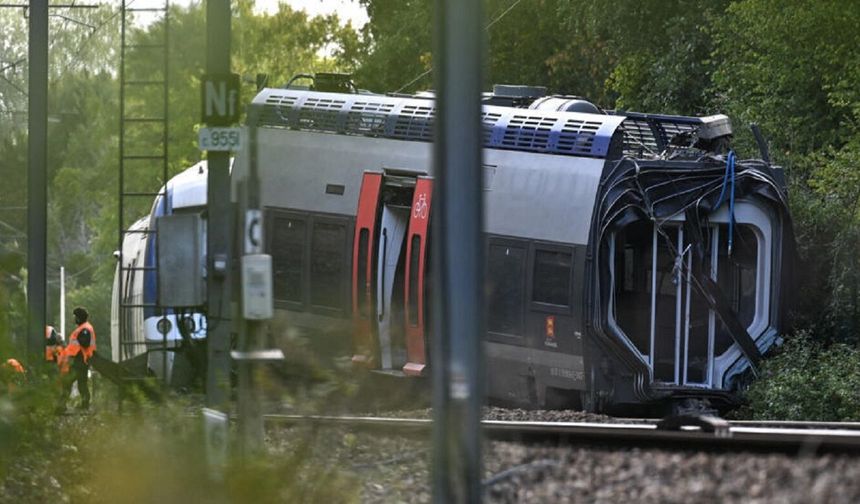 Fransa’da tren kazası: Yolcu treni raydan çıktı, 44 kişi yaralandı