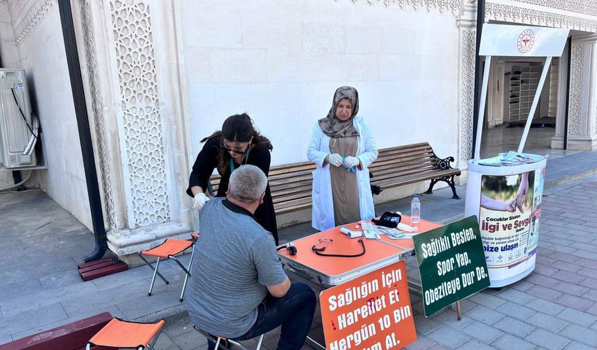 Sason’da Meydanda Ücretsiz Tansiyon ve Şeker Taraması