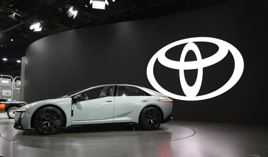 TOYOTA COROLLA'DA YENİ DÖNEM: EFSANE MODEL TAMAMEN ELEKTRİKLENİYOR!