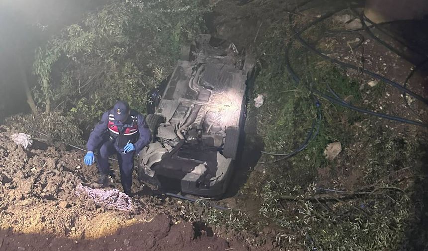 Batman’da Otomobil Uçuruma Yuvarlandı: Sürücü Araçta Sıkıştı