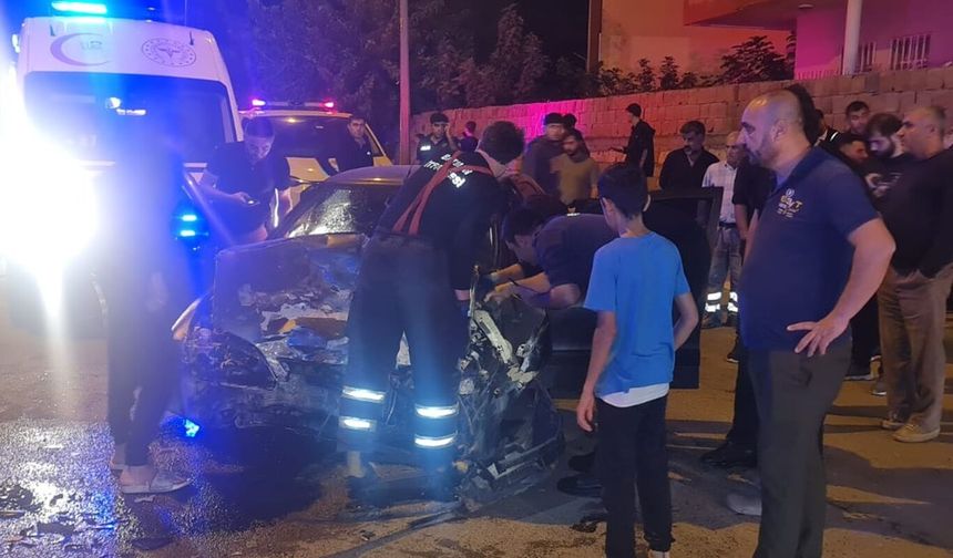 Hafif Ticari Araç İle Otomobil Çarpıştı: 3 Yaralı
