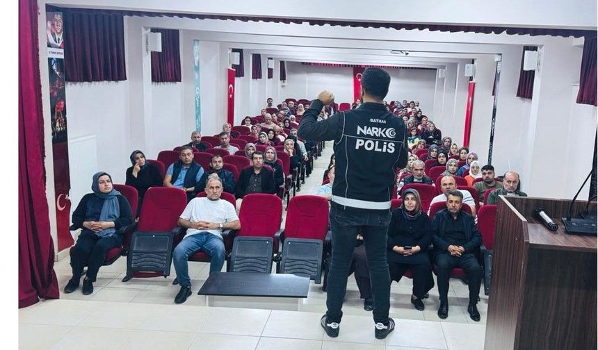 BATMAN’DA ANNELER UYUŞTURUCUYA KARŞI BİLİNÇLENDİRİLİYOR: "EN İYİ NARKOTİK POLİSİ; ANNE"