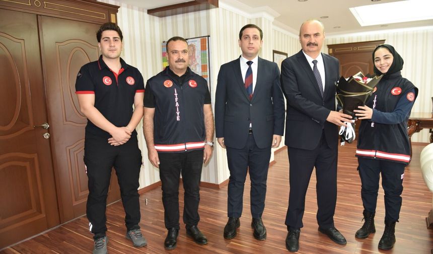 İtfaiyecilerden Vali Canalp’e Anlamlı Ziyaret