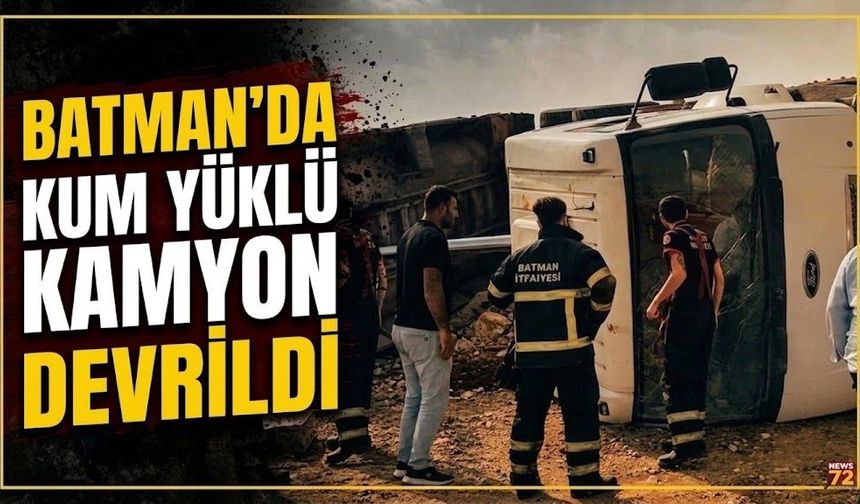 Batman’da Kum Yüklü Kamyon Devrildi