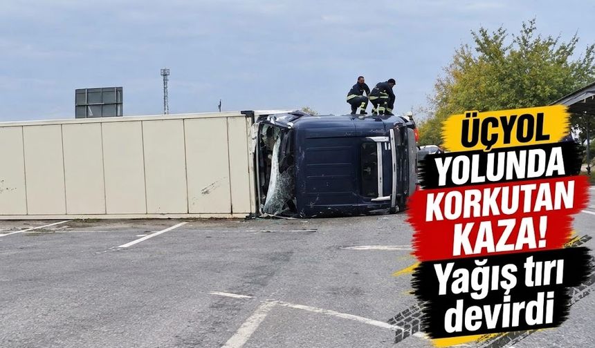 Üçyol yolunda korkutan kaza! Yağış tırı devirdi
