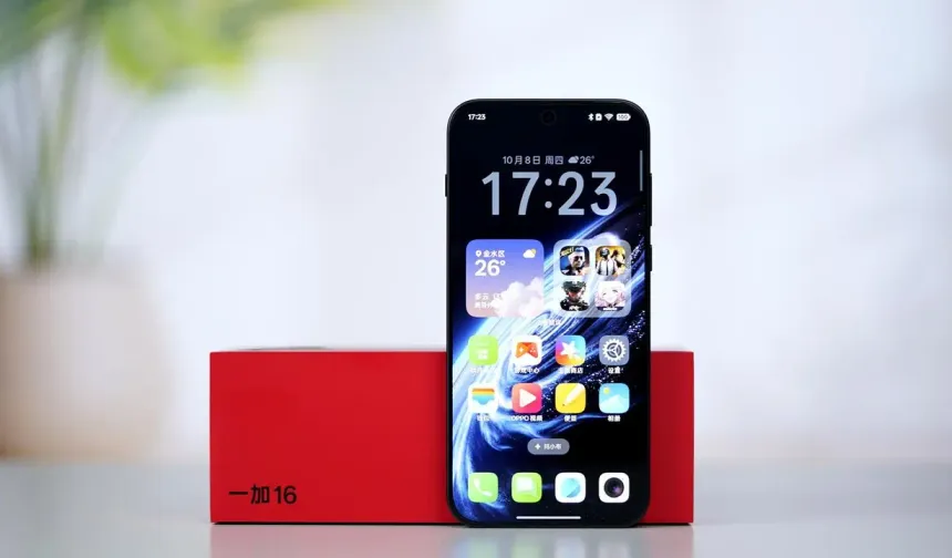 REKORLARIN YENİ SAHİBİ: 9.000 mAh GLACIER BATARYA VE 200 MP KAMERALI ONEPLUS 16 RESMEN TANITILDI