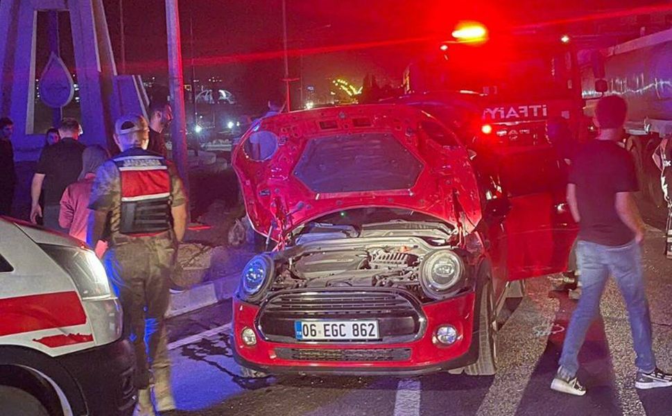 Batman’da Feci Çarpışma: Tanker ile Otomobil Çarpıştı, 3 Yaralı