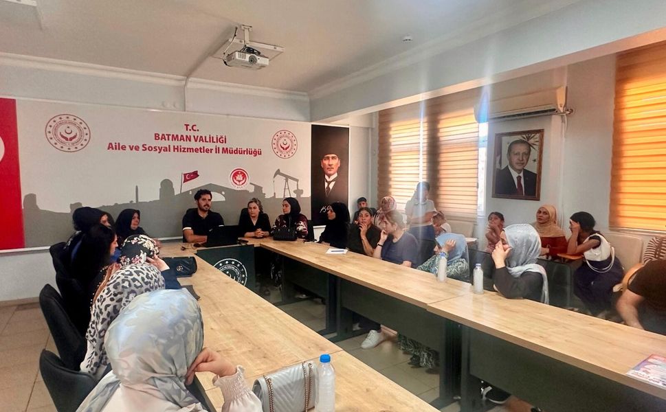 Batman’da Teknoloji Bağımlılığına Karşı Ailelere Dijital Farkındalık Eğitimi