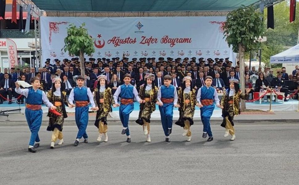 Batman’da Zafer Coşkusu: 104 Yıllık Gurur Törenlerle Yaşatıldı