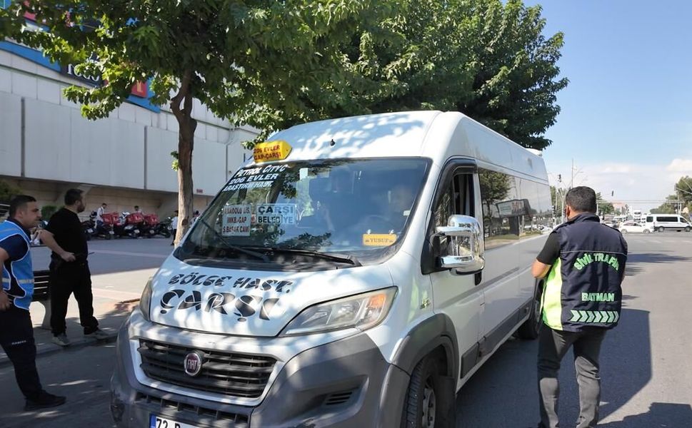 Batman’da Dolmuşlara Sıkı Denetim: 15 Araca İşlem Yapıldı