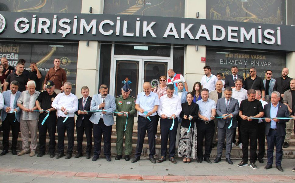 Batman’da Girişimcilik Akademisi hizmete açıldı