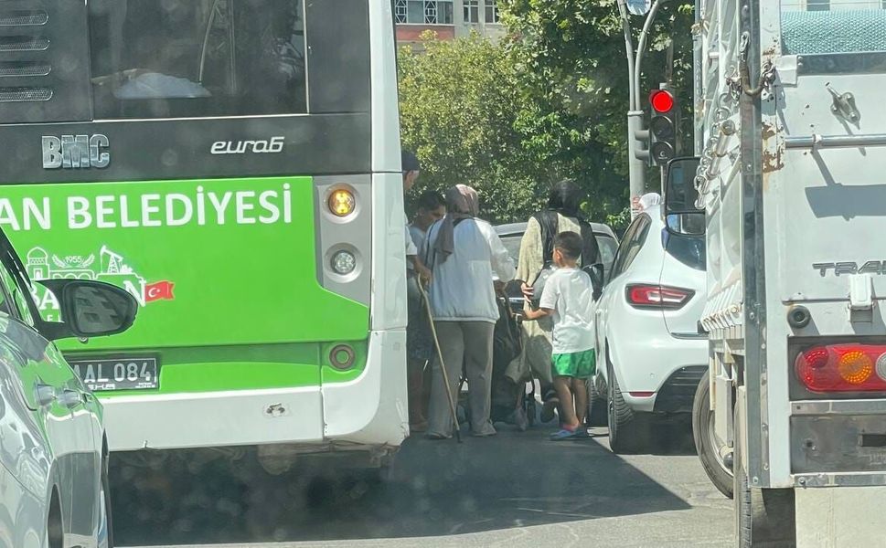 Batman’da Kırmızı Işıkta Tehlikeli Durak